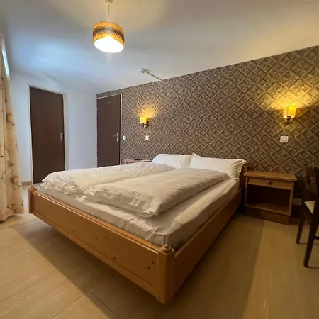 Gemmi Hotel *