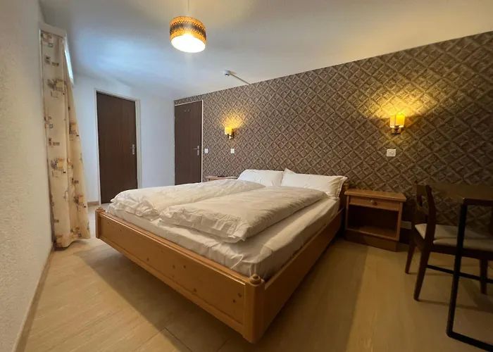 Gemmi Готель *